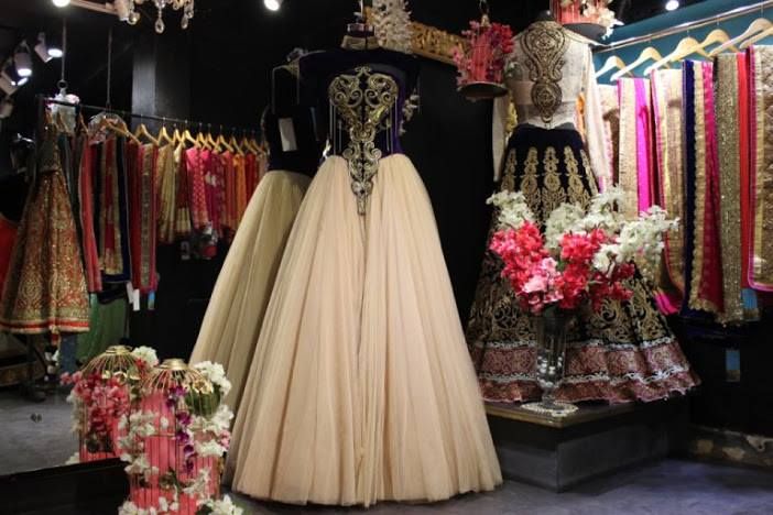 Real Brides - Shrangar Chandni Chowk Pictures | Bridal Wear in Delhi NCR -  … | Indian wedding dress bridal lehenga, Bridal lehenga collection, Latest bridal  lehenga
